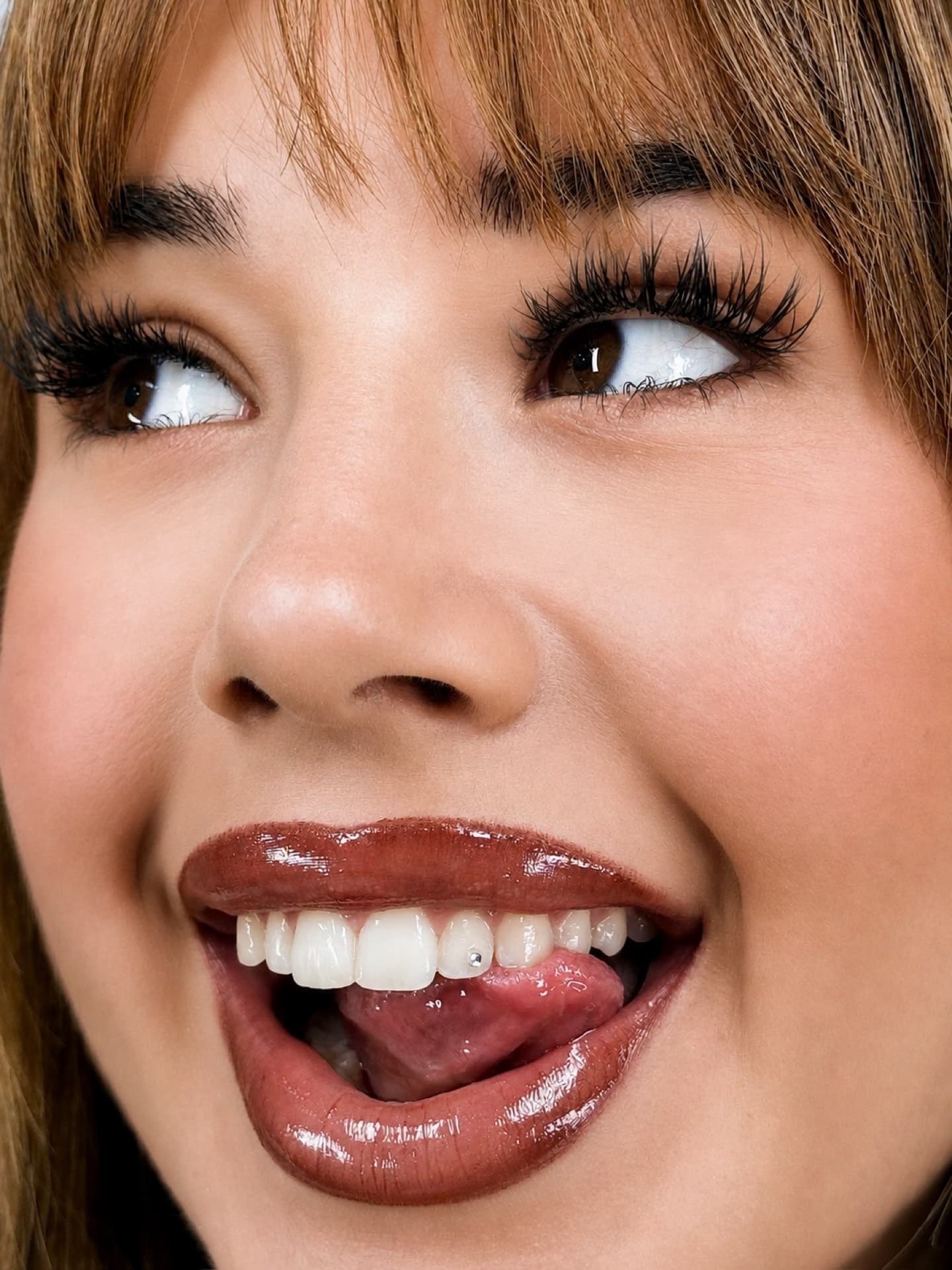Cristallino dentale — sorriso con gem